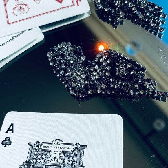 ♥️ Garavani style crystal pendant earrings, clear gunmetal black contrast dangle - Picture 16 of 16